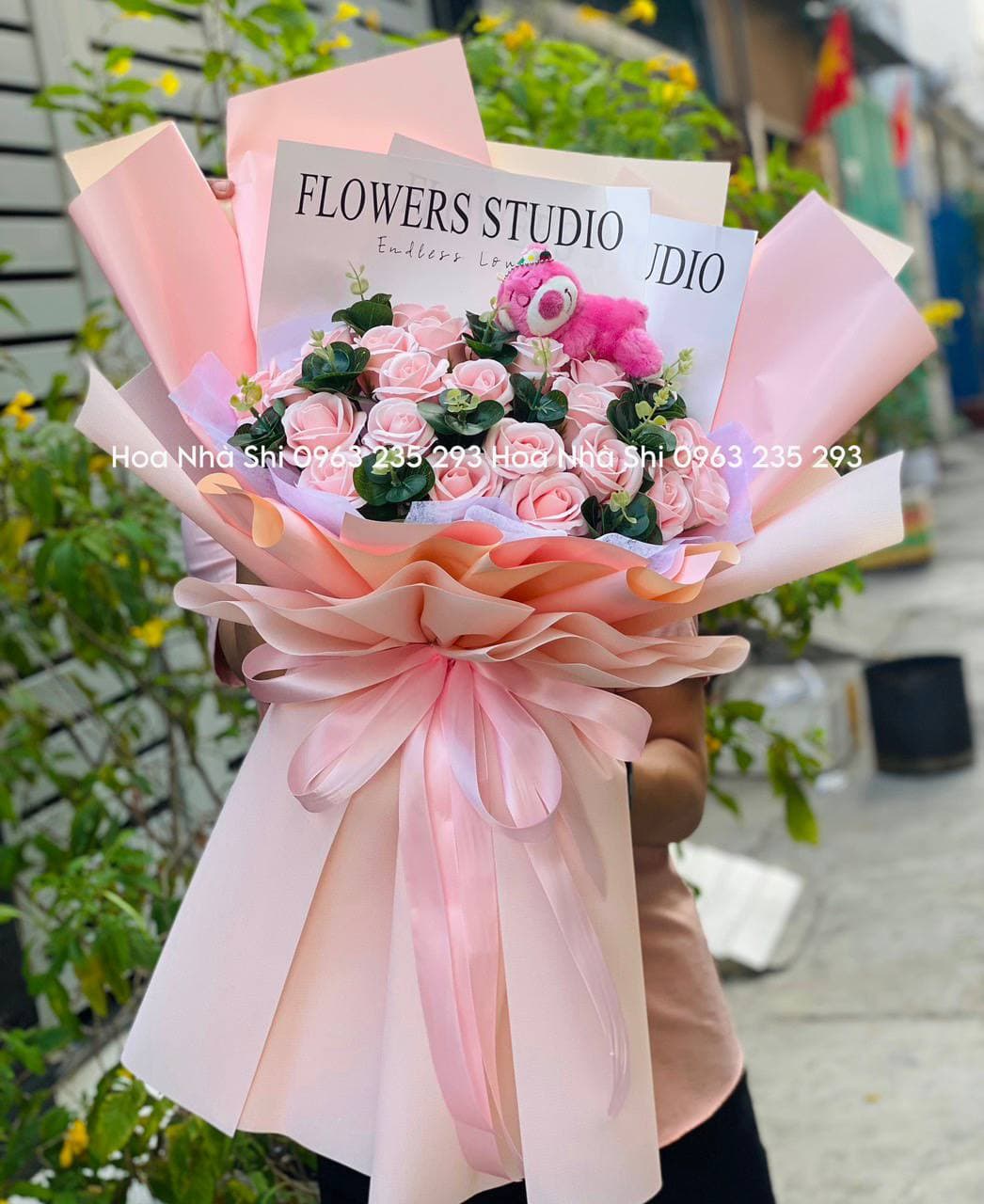 Bó Hoa Sáp Thơm Mix Gấu Dâu Tí Hon - 204 Lifestyle