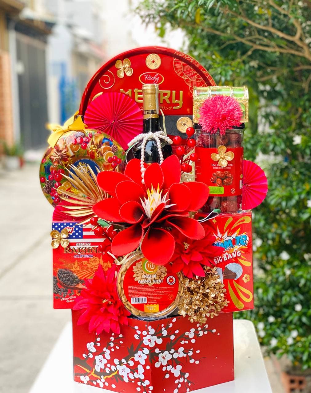 Giỏ Quà Tết Màu Đỏ - 330 Lifestyle